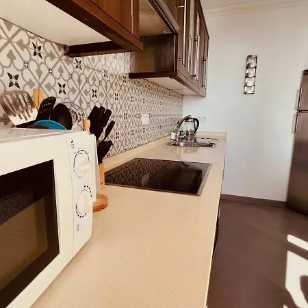Renovated Near The Sea Apartment *